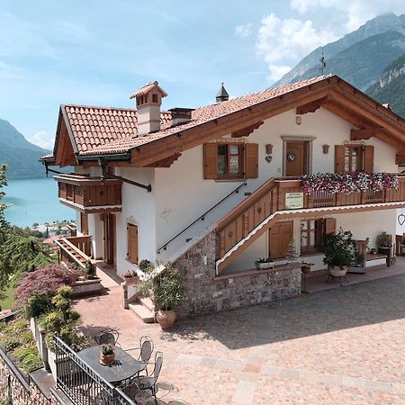 Villa La Dama Del Lago Molveno Exteriér fotografie