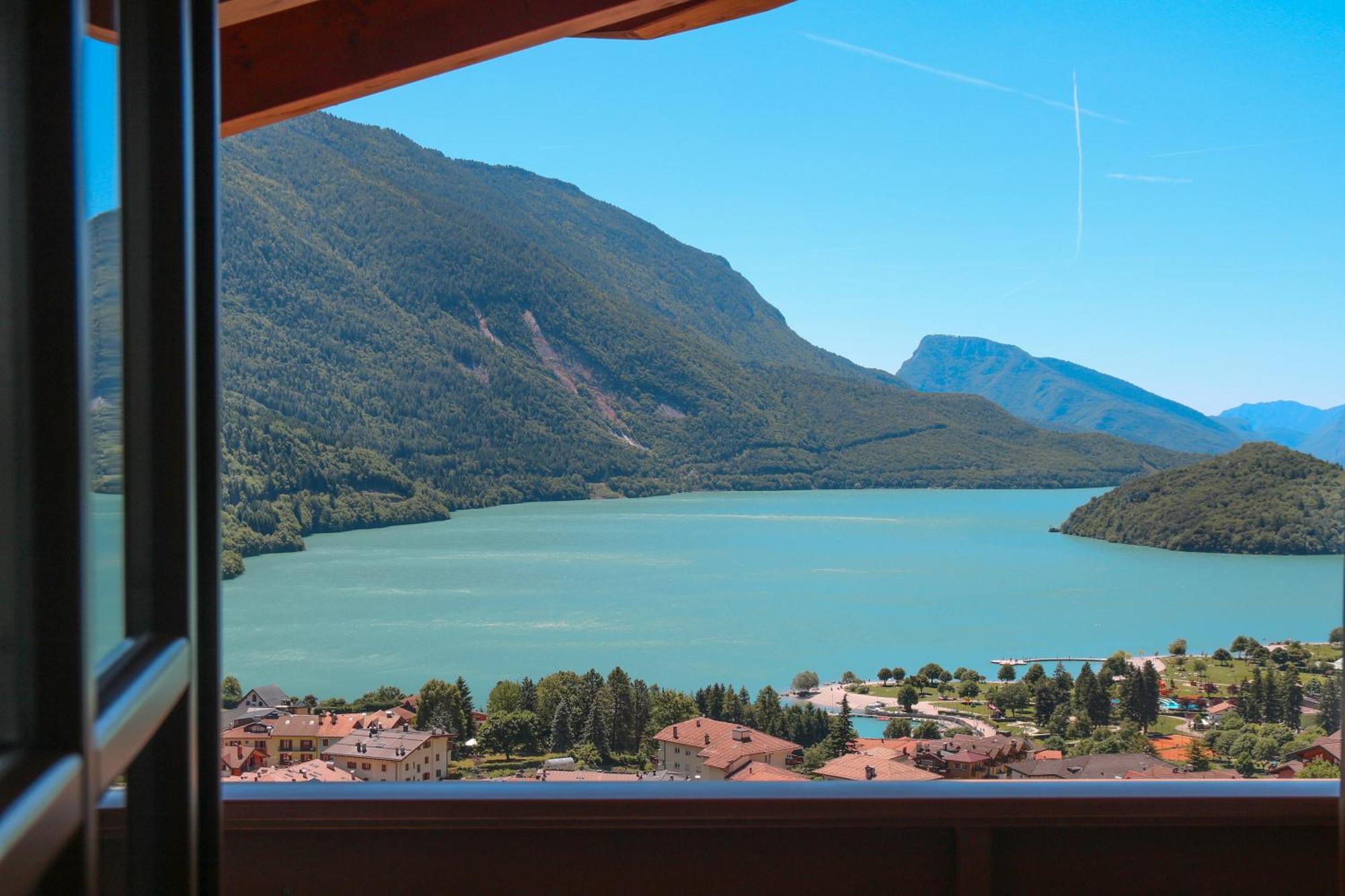 Villa La Dama Del Lago Molveno Exteriér fotografie